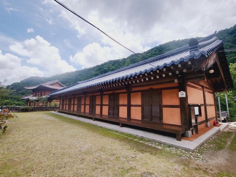 Yeongwol Hwanggung Hanok Pension ภายนอก รูปภาพ