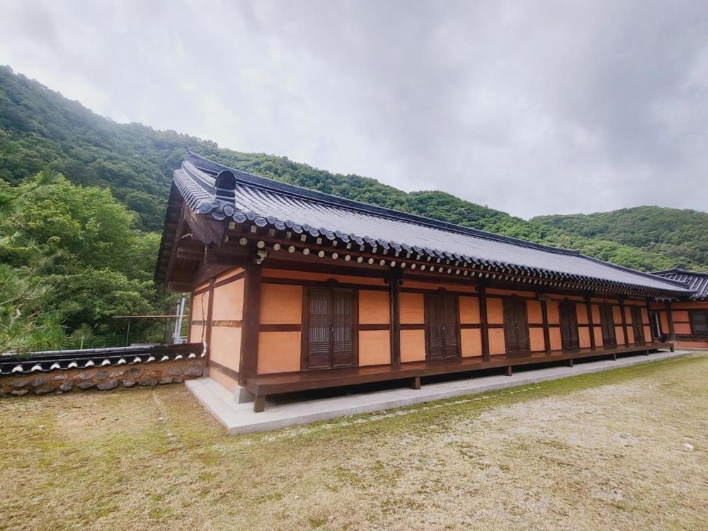 Yeongwol Hwanggung Hanok Pension ภายนอก รูปภาพ